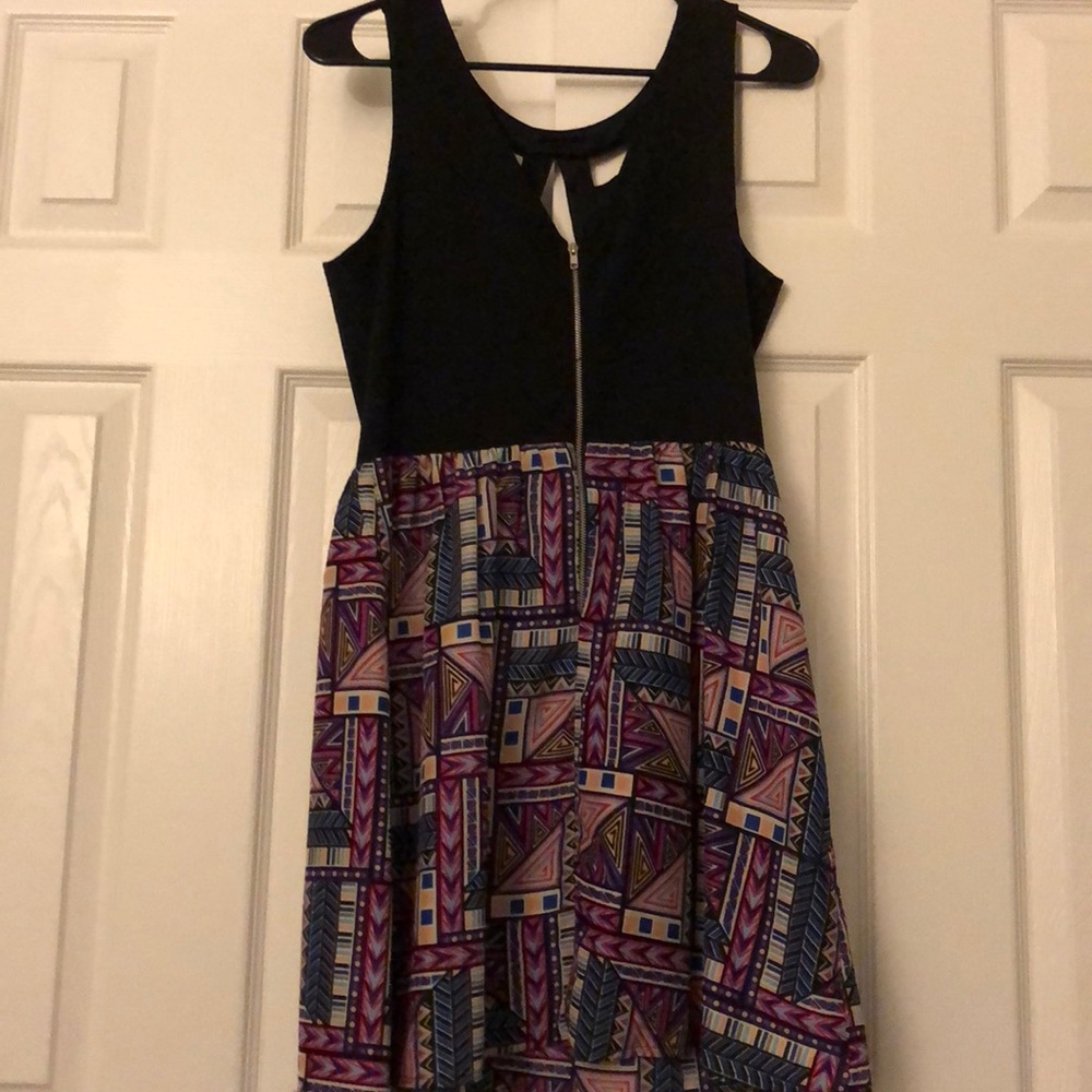 Fun patterned dress - Picture 3 of 4